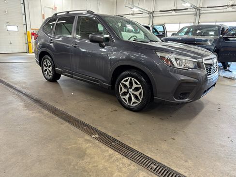 Used 2020 Subaru Forester Premium w/ Popular Package #1 AWD/4WD image 3