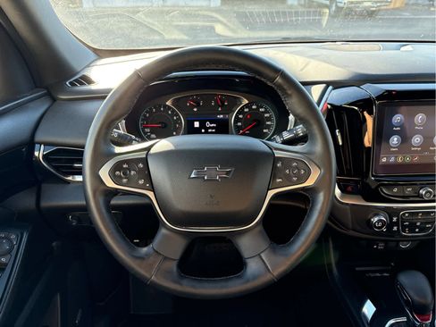 Used 2023 Chevrolet Traverse RS image 24