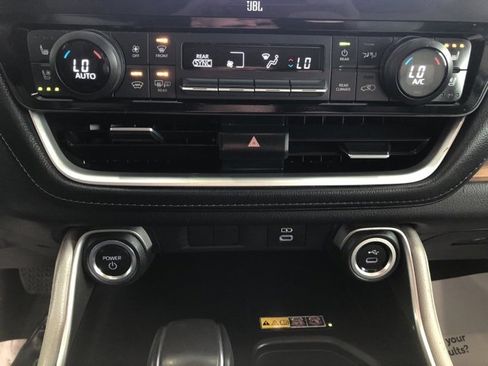 Used 2024 Toyota Grand Highlander Limited image 20