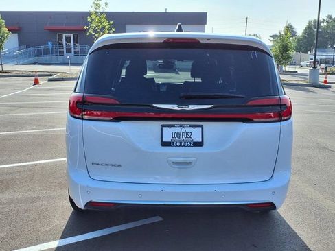 Used 2025 Chrysler Pacifica Select FWD image 28