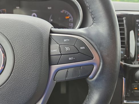 Used 2021 Jeep Grand Cherokee Laredo X RWD image 12