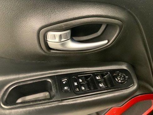 Used 2019 Jeep Renegade Trailhawk image 26