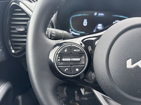 Used 2023 Kia Soul EX image 28