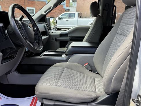 Used 2019 Ford F150 XLT w/ Equipment Group 302A Luxury AWD/4WD image 9