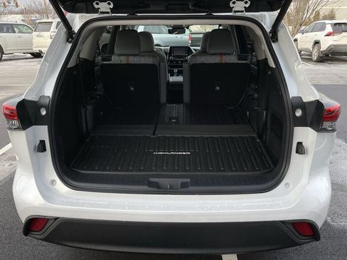 Used 2022 Toyota Highlander Bronze Edition image 25