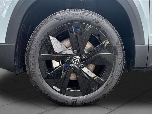 New 2026 Volkswagen Taos SE FWD image 11