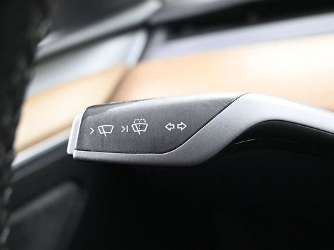 Used 2023 Tesla Model Y Long Range AWD/4WD image 23