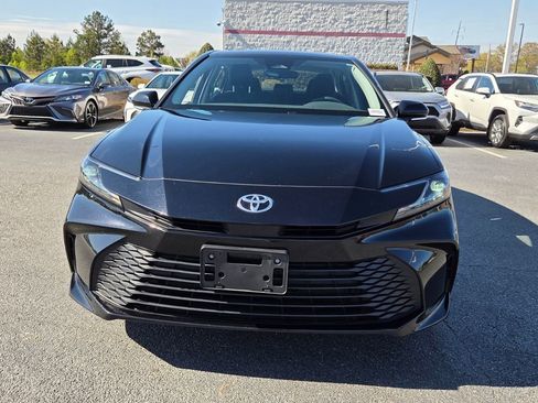Used 2025 Toyota Camry LE image 2