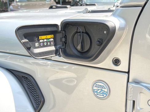 Used 2024 Jeep Wrangler Unlimited Sahara AWD/4WD image 15