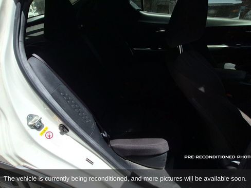 Used 2019 Toyota C-HR LE FWD image 15