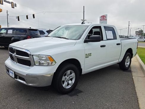 Used 2023 RAM 1500 Classic SLT w/ Electronics Group AWD/4WD image 3