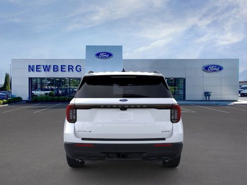 New 2025 Ford Explorer Active image 7