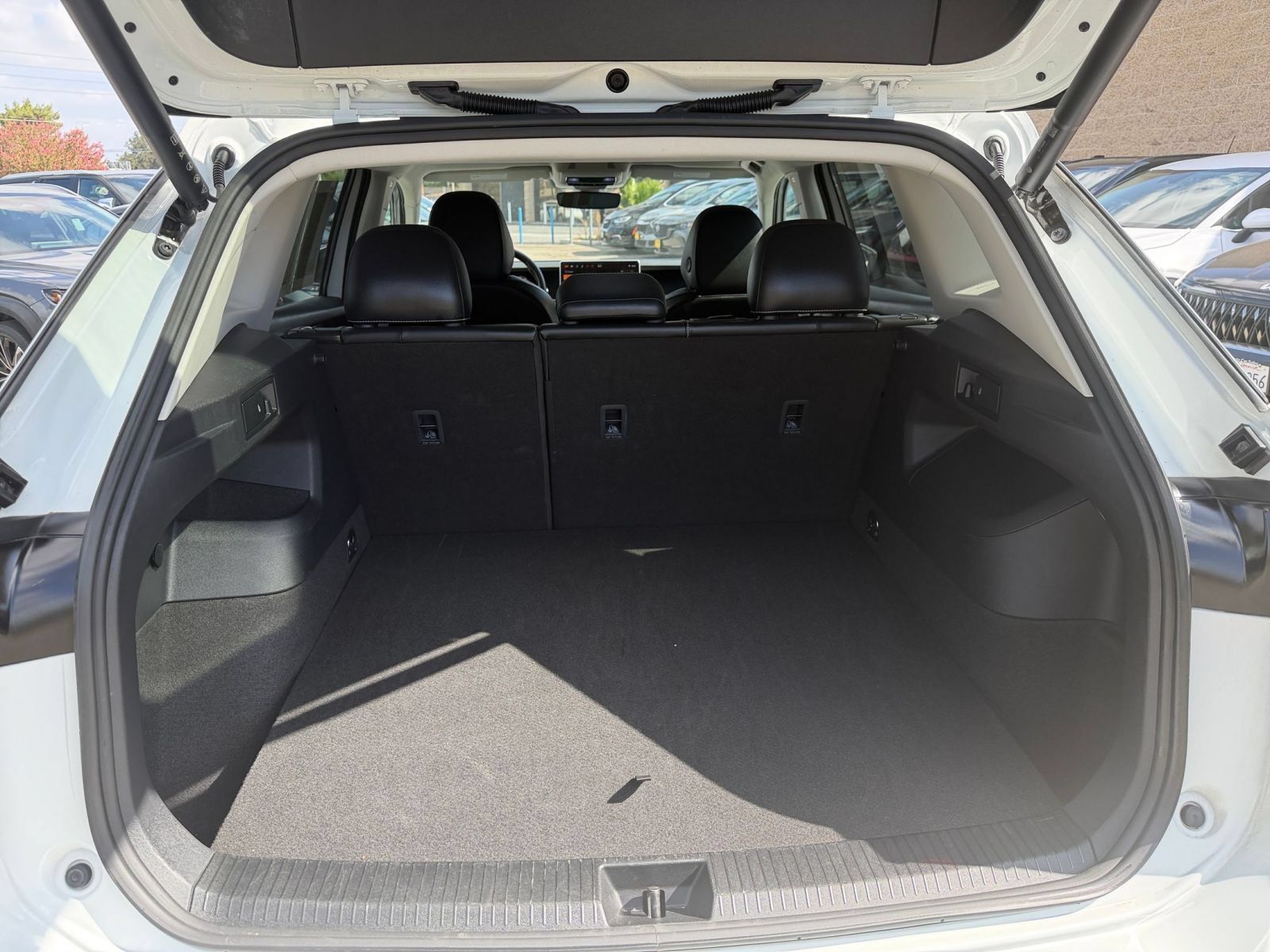 Used 2026 Volkswagen Tiguan SE AWD/4WD image 32