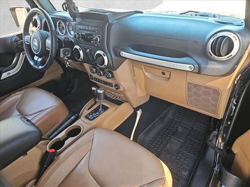 Used 2018 Jeep Wrangler Sahara w/ Connectivity Group AWD/4WD image 23