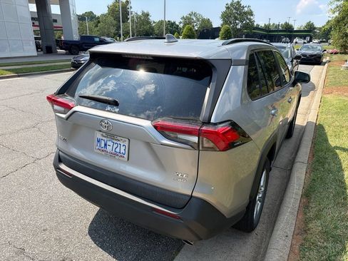 Used 2020 Toyota RAV4 XLE AWD/4WD image 18