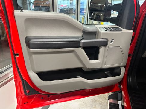 Used 2022 Ford F350 XLT w/ XLT Premium Package image 14