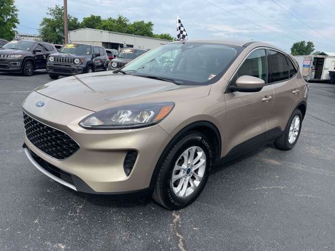 Used 2021 Ford Escape SE FWD image 2