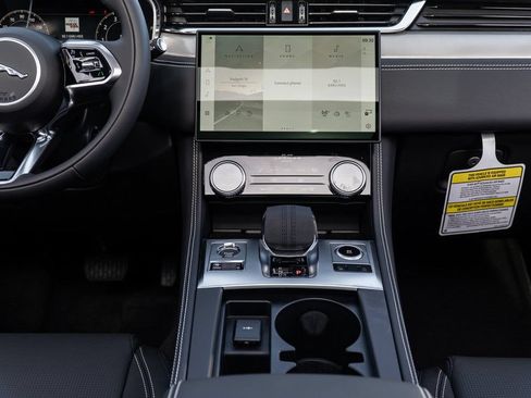 Used 2025 Jaguar F-PACE R-Dynamic S AWD/4WD image 15