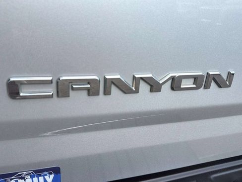 Used 2017 GMC Canyon SLE RWD image 18