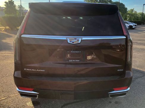 Used 2022 Cadillac Escalade Premium Luxury AWD/4WD image 4