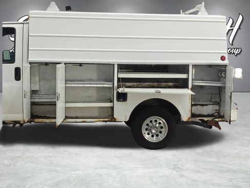 Used 2004 Chevrolet Express 3500 RWD image 16