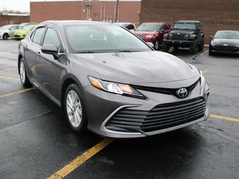 Used 2023 Toyota Camry LE image 4