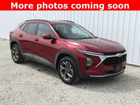 Used 2025 Chevrolet Trax LT w/ LT Convenience Package image 1