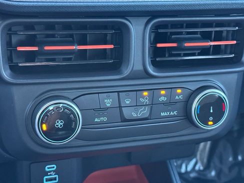 Used 2022 Ford Maverick XLT image 18