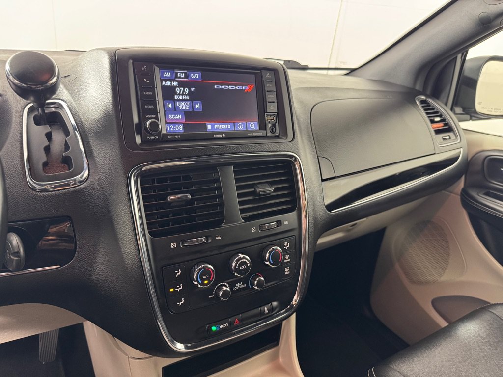 Used 2018 Dodge Grand Caravan SXT FWD image 14