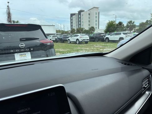 Used 2025 Nissan Rogue SV image 37