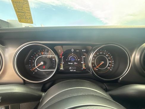 Used 2023 Jeep Gladiator Sport AWD/4WD image 18