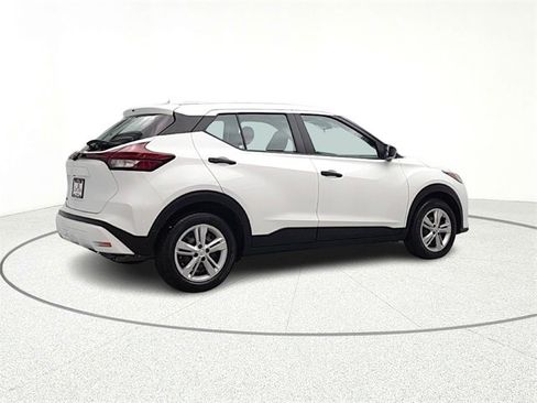 Used 2023 Nissan Kicks S image 8