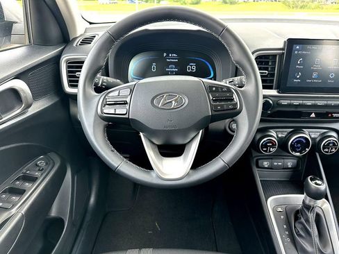 Used 2024 Hyundai Venue SEL FWD image 24