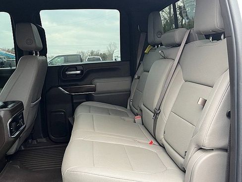 Used 2023 GMC Sierra 2500 SLT w/ SLT Preferred Package image 17