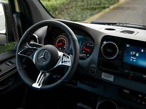 New 2026 Mercedes-Benz Sprinter 2500 image 18