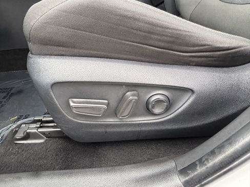 Used 2025 Toyota RAV4 XLE FWD image 15