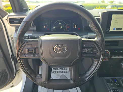 Certified 2025 Toyota Tacoma SR5 w/ SR5 Upgrade Package AWD/4WD image 23