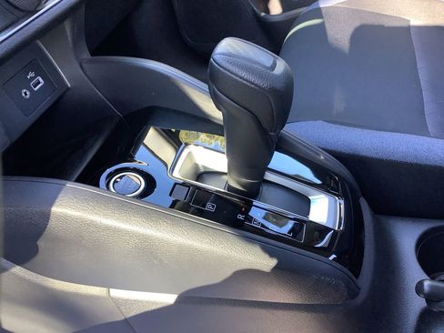 Used 2025 Nissan Versa SV w/ Trunk Package image 28