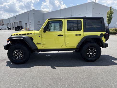 Used 2024 Jeep Wrangler Unlimited Rubicon w/ XTREMEE 35" Tire Package AWD/4WD image 6