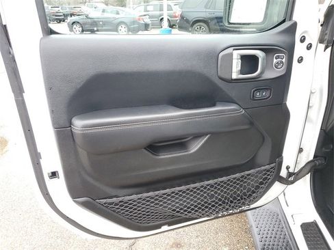 Used 2019 Jeep Wrangler Unlimited Sahara image 21