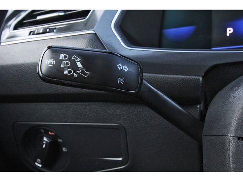 Used 2022 Volkswagen Tiguan SE image 20