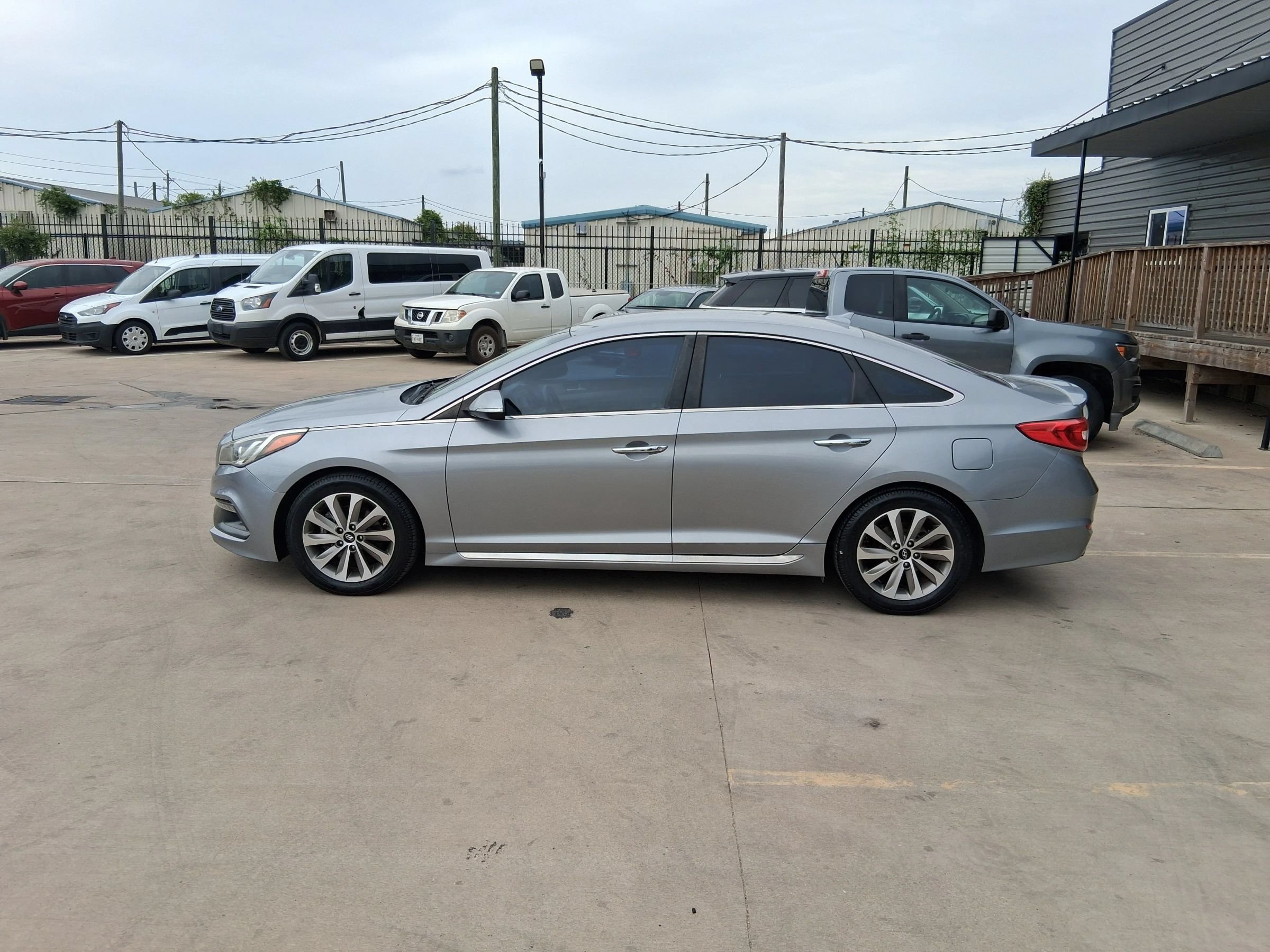 Used 2015 Hyundai Sonata Sport w/ Option Group 03 FWD image 3