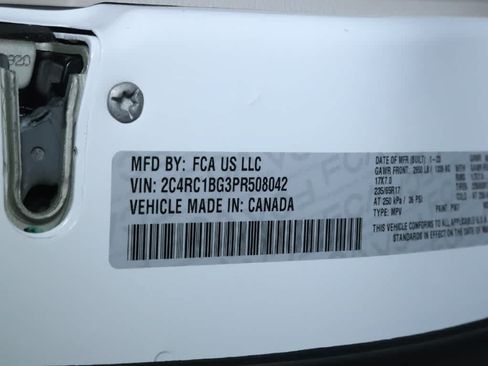 Used 2023 Chrysler Pacifica Touring-L FWD image 20