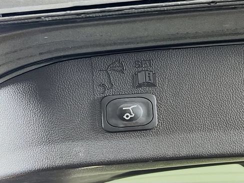 Used 2016 Ford Escape SE w/ Equipment Group 201A FWD image 25