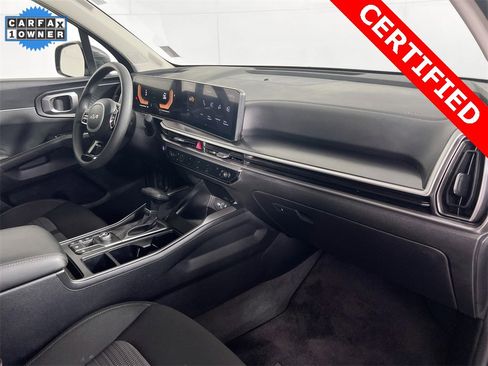 Certified 2024 Kia Sorento LX image 28