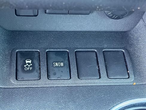 Used 2017 Toyota Highlander SE w/ Carpet Mat Package FWD image 23