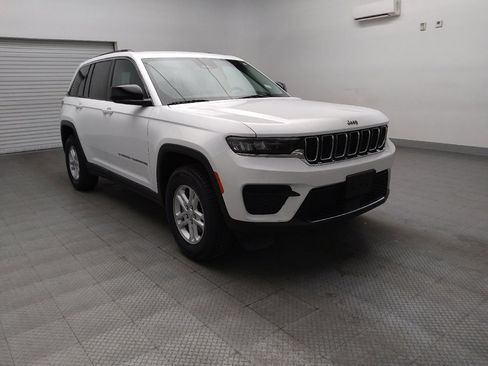 Used 2024 Jeep Grand Cherokee Laredo RWD image 13
