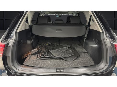 Used 2020 Volkswagen Tiguan SE w/ Panoramic Sunroof Package FWD image 25