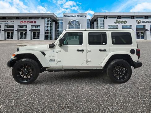 Used 2024 Jeep Wrangler Unlimited Sahara AWD/4WD image 5