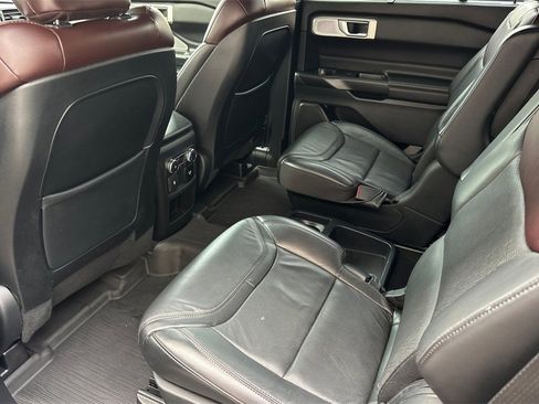 Used 2020 Ford Explorer Platinum w/ Premium Technology Package image 12